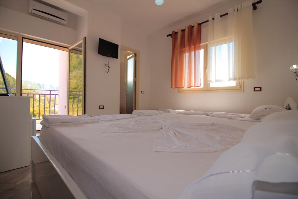 Hotel Keisa เดอร์มี ห้อง รูปภาพ