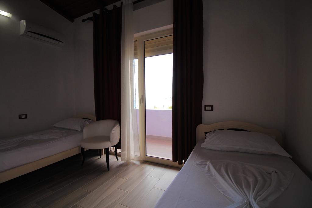 Hotel Keisa เดอร์มี ภายนอก รูปภาพ
