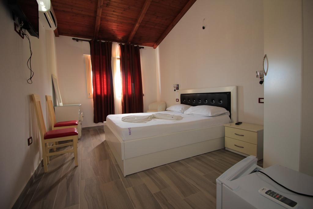 Hotel Keisa เดอร์มี ภายนอก รูปภาพ