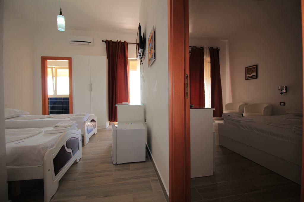 Hotel Keisa เดอร์มี ภายนอก รูปภาพ