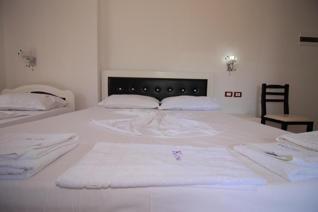 Hotel Keisa เดอร์มี ห้อง รูปภาพ