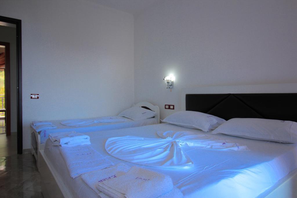 Hotel Keisa เดอร์มี ภายนอก รูปภาพ