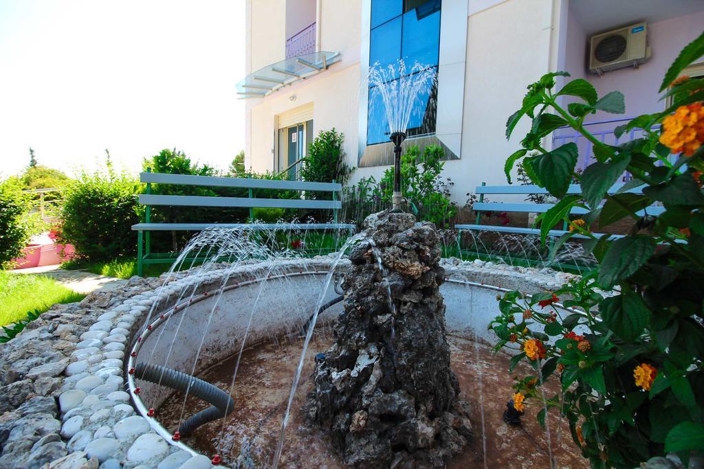 Hotel Keisa เดอร์มี ภายนอก รูปภาพ